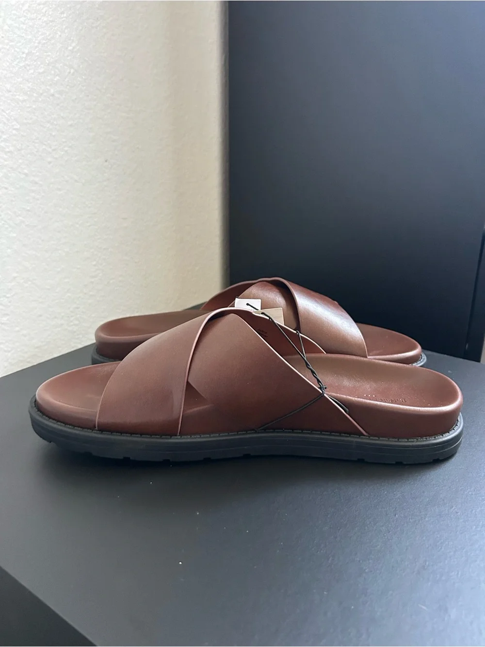 Banana Republic Men’s Vegan Leather Crossover Sandals in Cognac Size 9